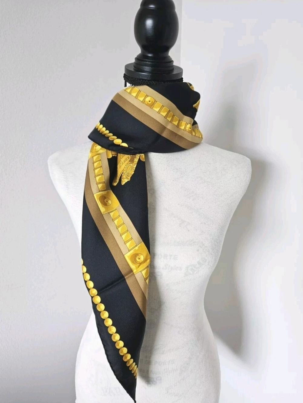 🇨🇵 HERMES Black & Gold Silk Scarf "cuiller d'Afrique" 90X90cm authentic